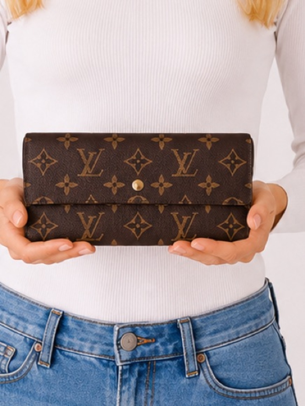 Louis Vuitton Mono Sarah Wallet 💯 % authentic